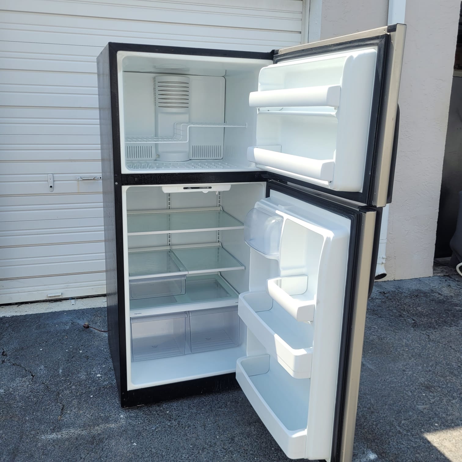 Hotpoint Black Stainless Steel Top and Bottom Refrigerator Hotpoint Black Stainless Steel Top and Bottom Refrigerator